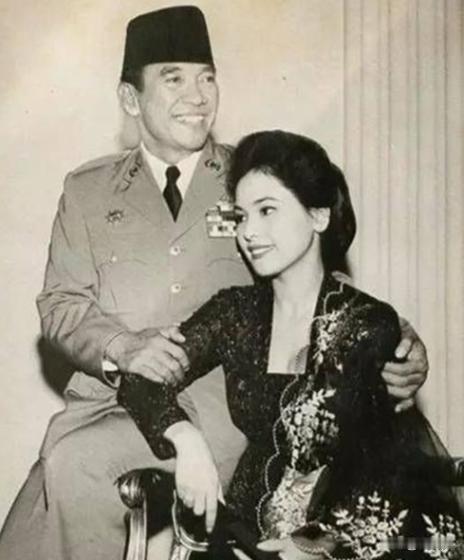 1959年，印尼总统苏加诺秘密访问日本，知道他好色，日本专门从国内为他挑选了19