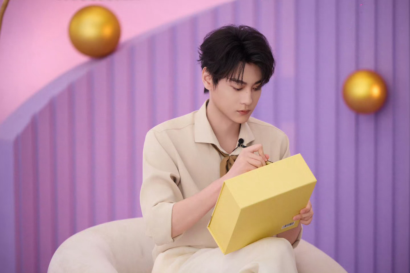 田栩宁今晚韩束直播现场图 田栩宁