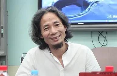 杜子建说，俞敏宏，把我这段话听进去。你这个公司DNA有问题，又要员工跑，又叫员工