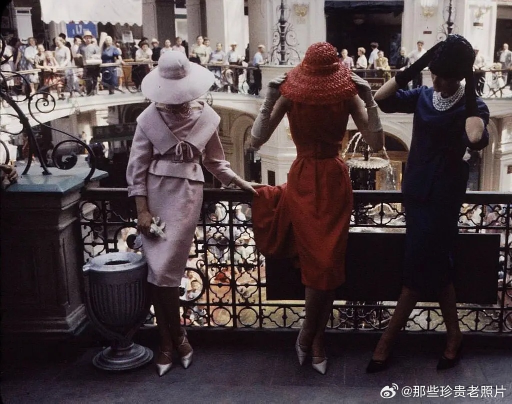 1959年战后莫斯科轰动的dior首场秀前巡游 