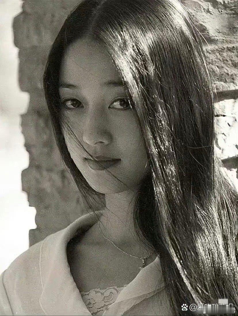 年轻时的马伊琍，温润中还带着书卷气。。这么看文君竹和妈妈简直一模一样！ ​​​