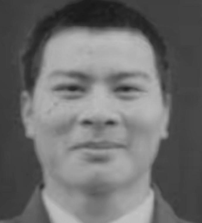 1995年，退伍武警曾开贵扔掉身份，钻进密林当野人。进入雨林前，他扔掉证件和私人