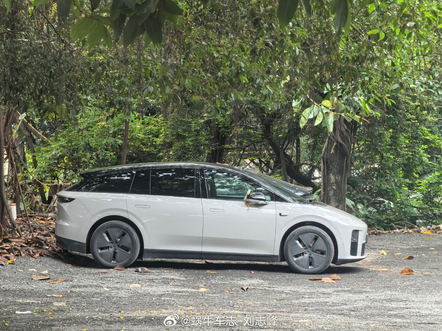 又不算难看吧，关键是好用～舒服～有点想买，置换了四代汉兰达，后者使用成本确实很低