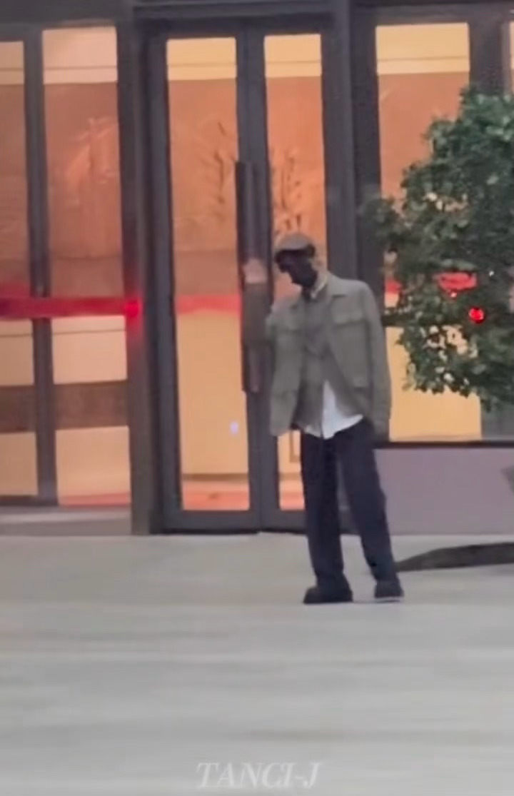 檀健次出发海口起落平安，期待接下来的跨年演出 