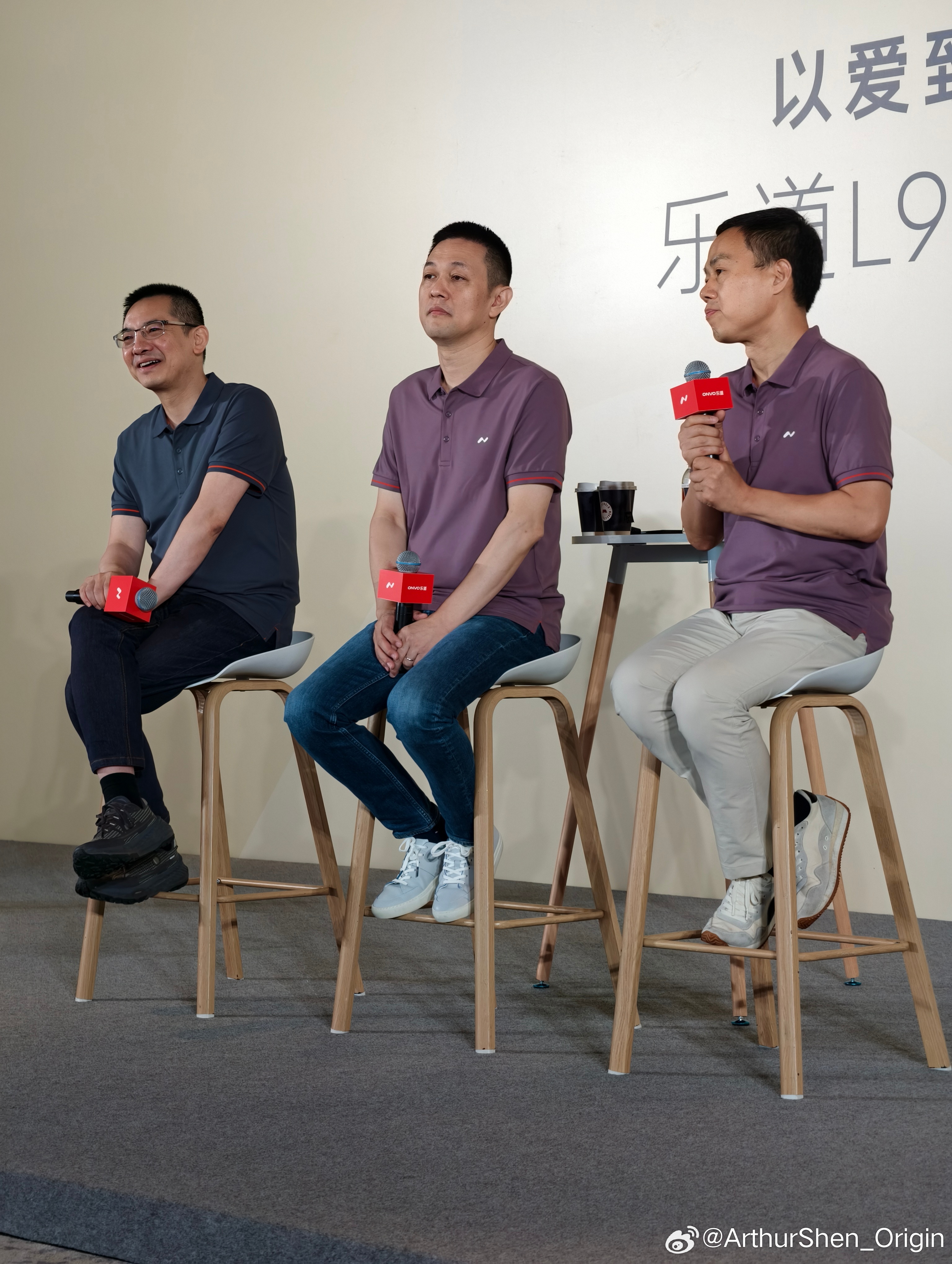 沈斐开玩笑说他很苦恼，因为门店很多销售已经没有心思卖L60了。[笑cry]沈博还