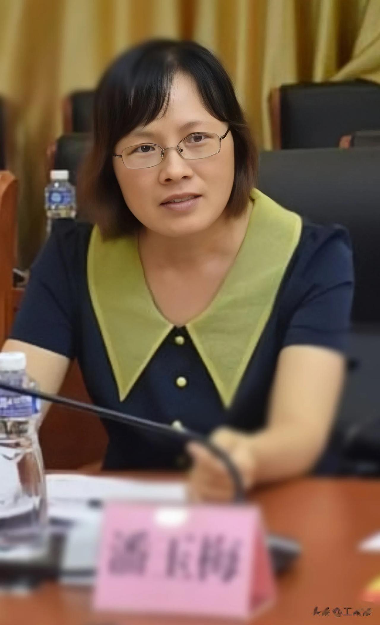 如果从所有女贪官中挑出一个最好色的，她若称第二，没人敢称第一。

潘玉梅，曾是南