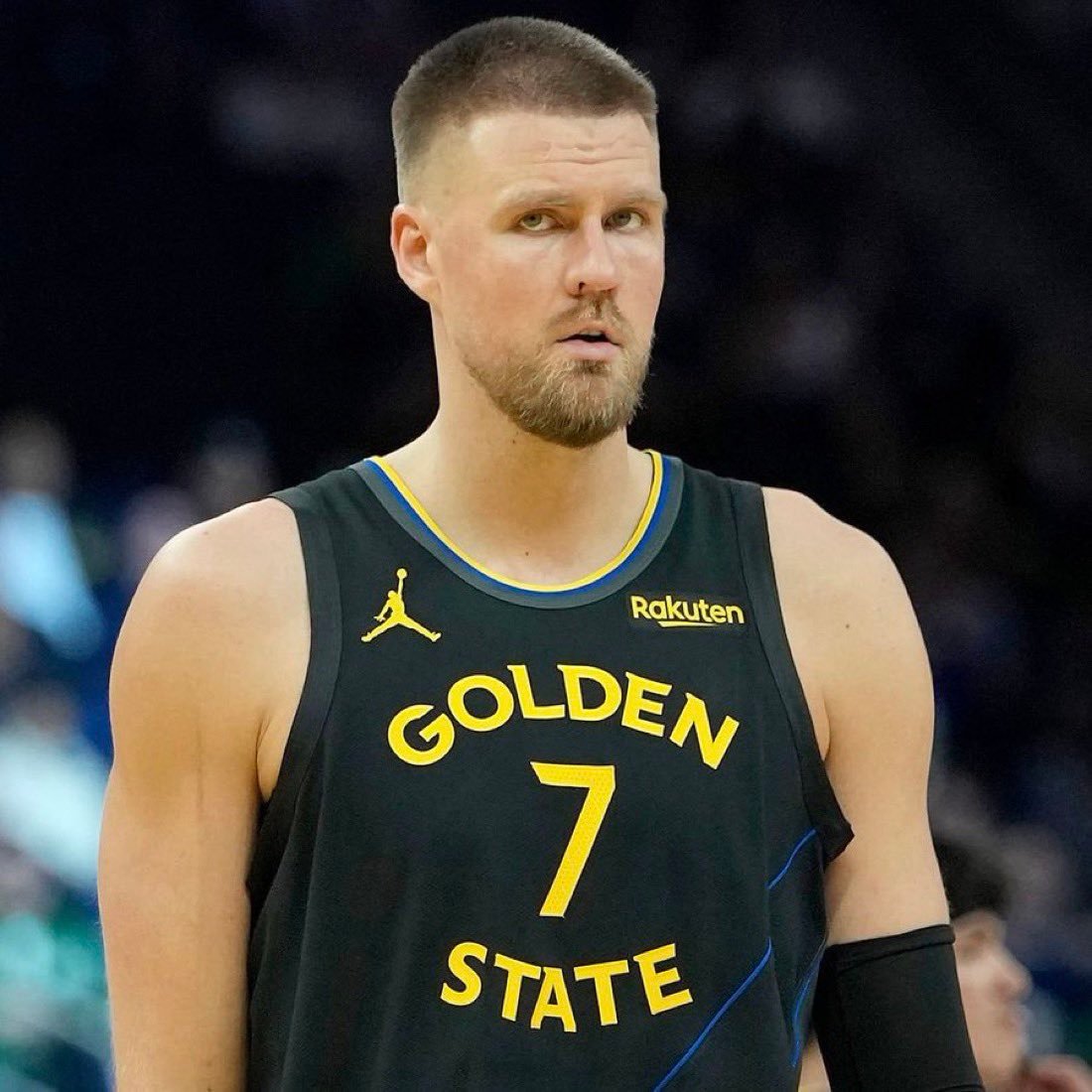 “这有点神秘。我们正和他一起努力，希望他能有所好转、取得突破，达到一个能持续保持