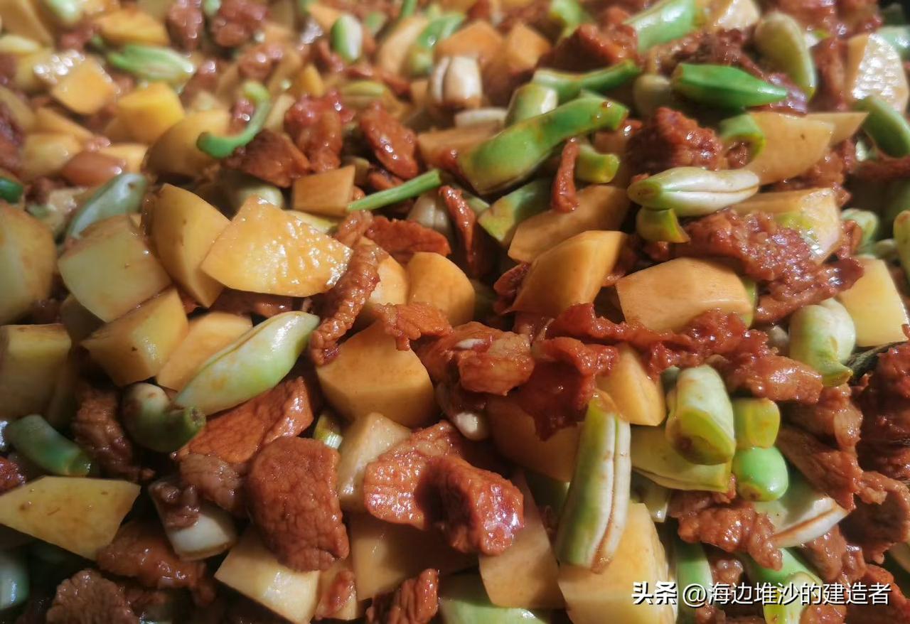 土豆这东西真有意思，各地叫法差老远！有的叫洋芋，有的喊山药蛋，还有的直接叫地蛋，