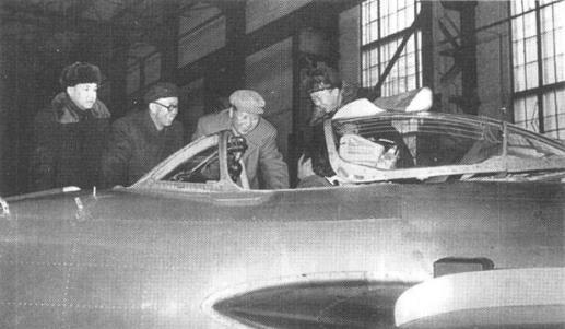 毛泽东在沈阳参观国产歼击机(1958年)