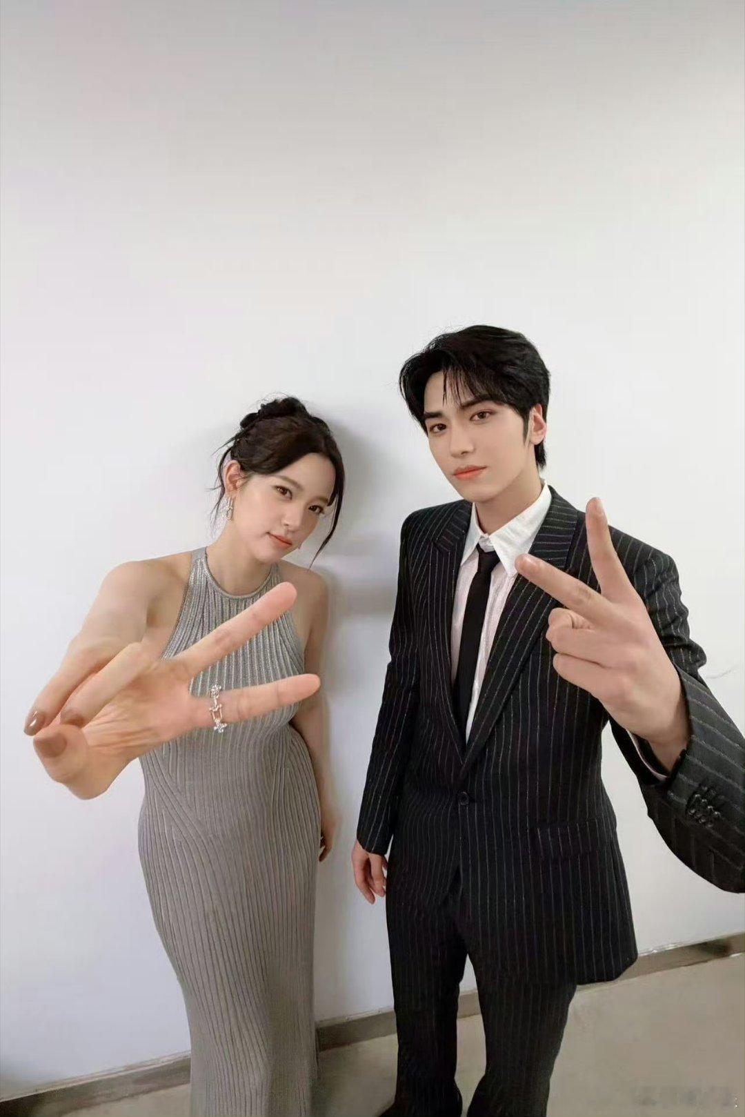 欧阳娜娜回复邵子恒 突然嗑到！邵子恒和欧阳娜娜微博互动好甜，欧阳娜娜一句“很标准