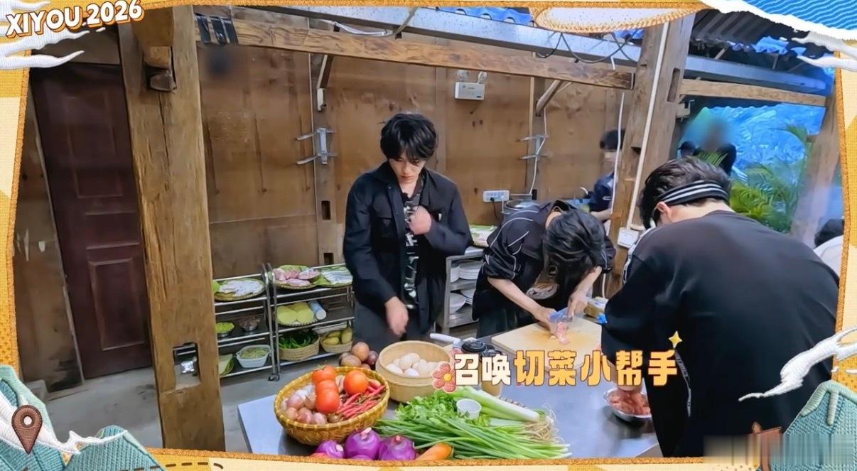 宋亚轩随缘做饭 围观宋亚轩下厨，才知道什么是真正的随缘。拿剪刀处理食材，炒肉不忘