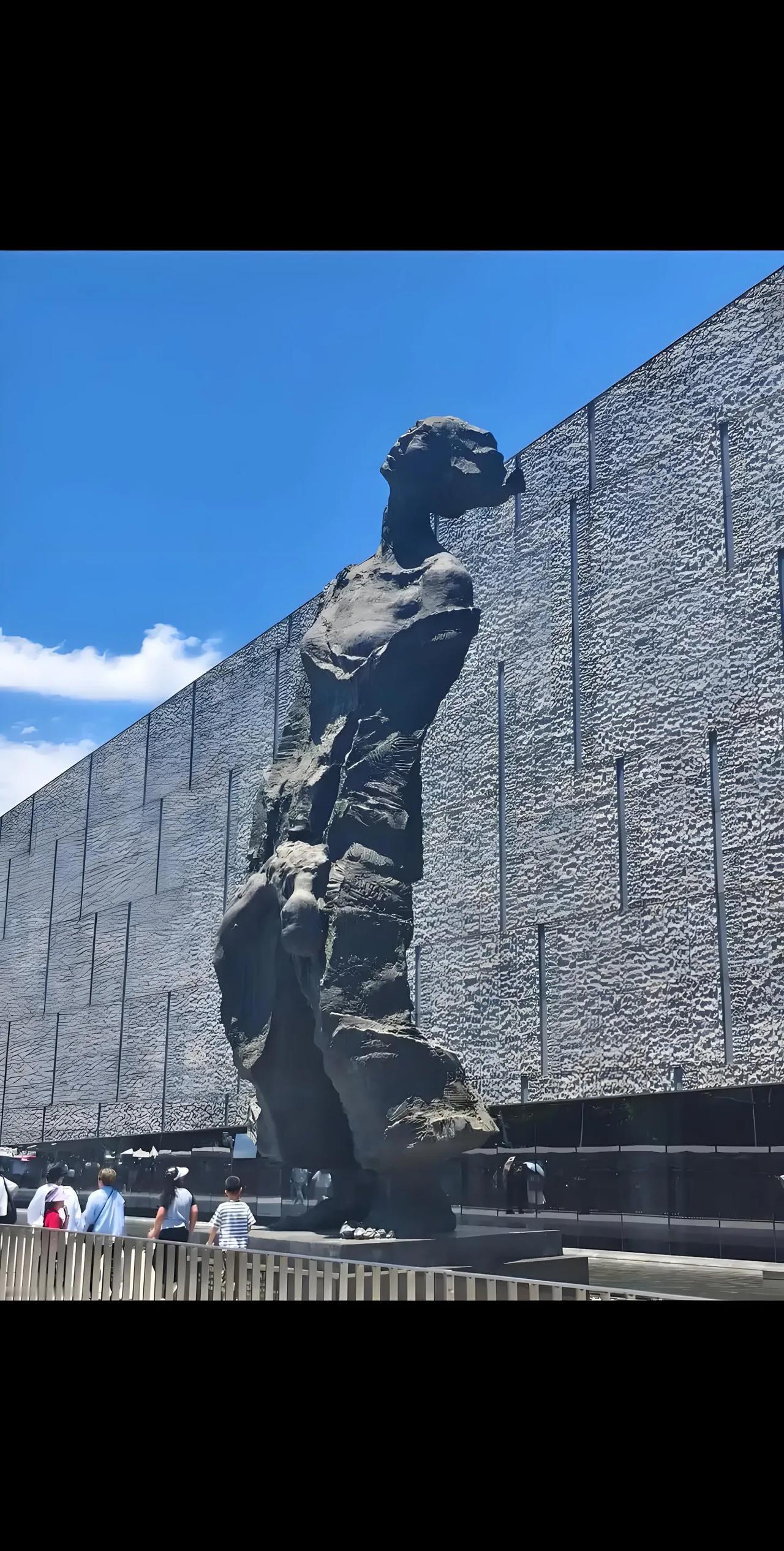 我说实话，要是日本认真反思所犯下的战争罪行，并且诚恳的下跪道歉，彻底惩罚那些战犯