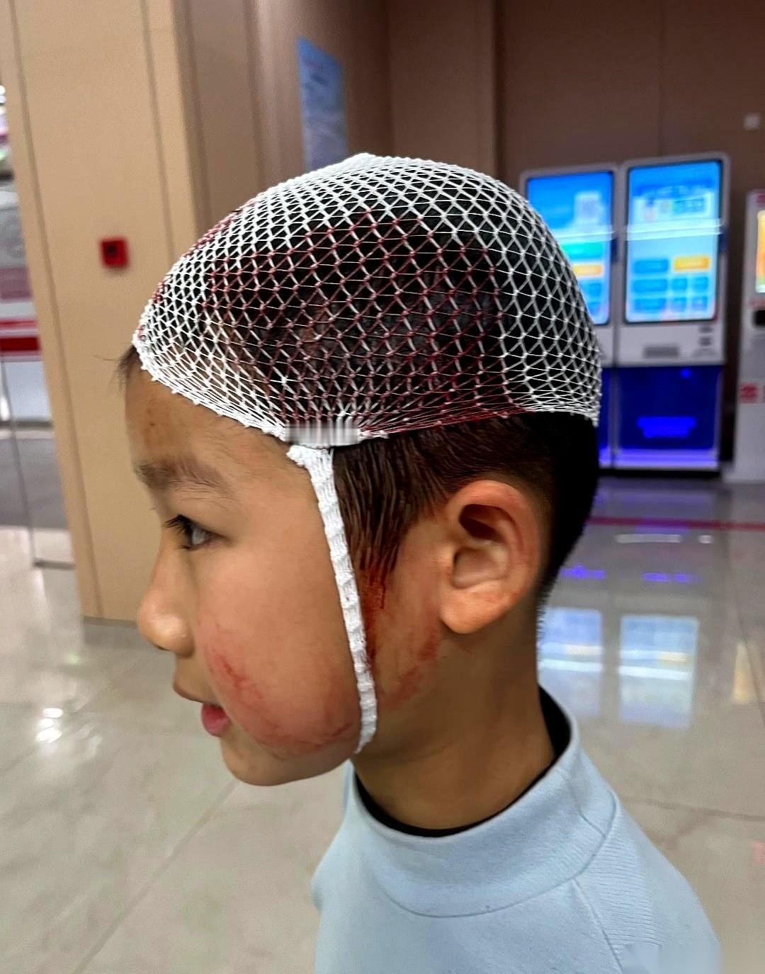 我给了她150，让她接我儿子顺便吃顿饭。
最后，我给了她500，让她去买双鞋。