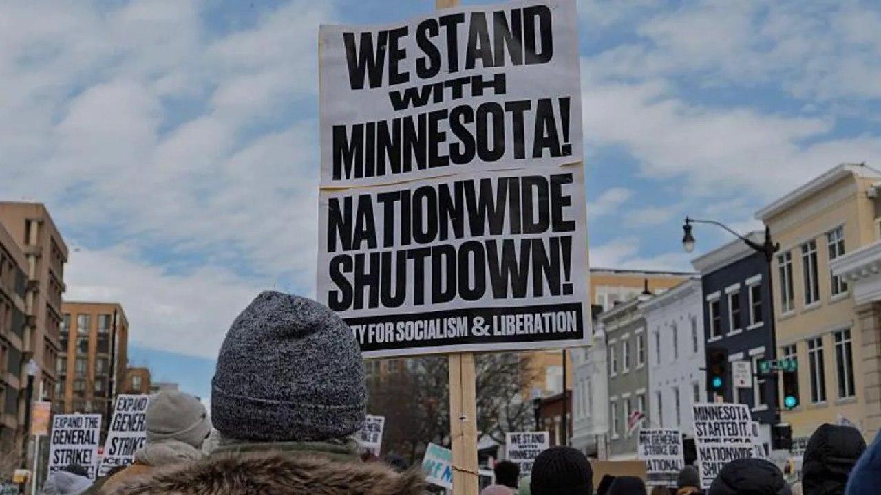 美国参议院否决了一项1.2万亿美元的政府拨款法案，这可能导致部分政府停摆。目前，