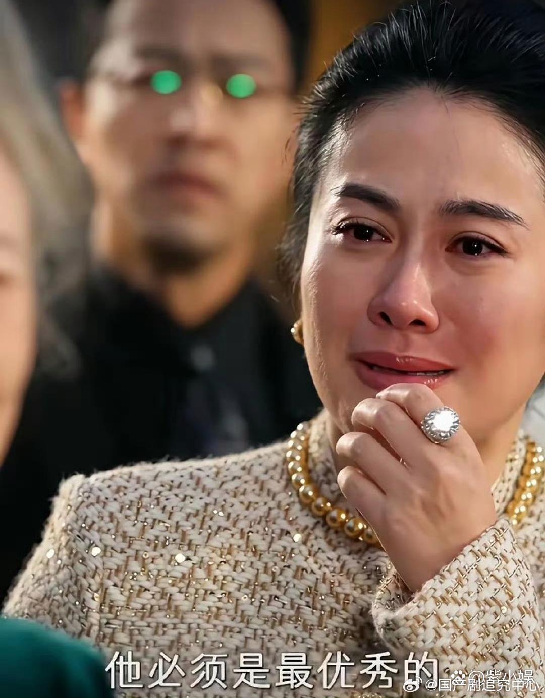 这哭谁抵得住啊，瞬间把其他人的光都灭了！ 