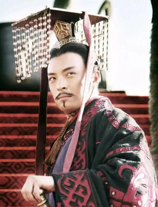 公元前210年，沙丘平台。一辆装满鲍鱼的车队，正缓慢驶向咸阳。鲍鱼的腥臭顺着风飘