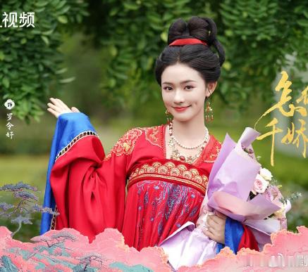 怎敌她千娇百媚女角色的发型梳的都还蛮好看的 ​​​