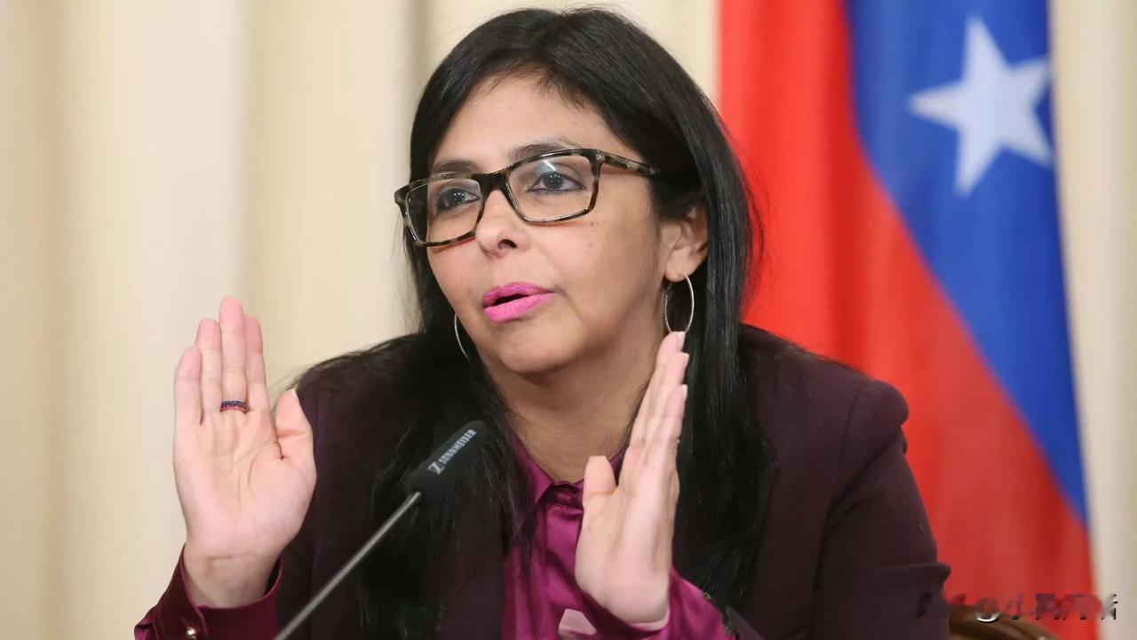 “服”还是“府”？服服帖帖！俯首称臣！
据俄罗斯卫星通讯社报道，委内瑞拉代理总统