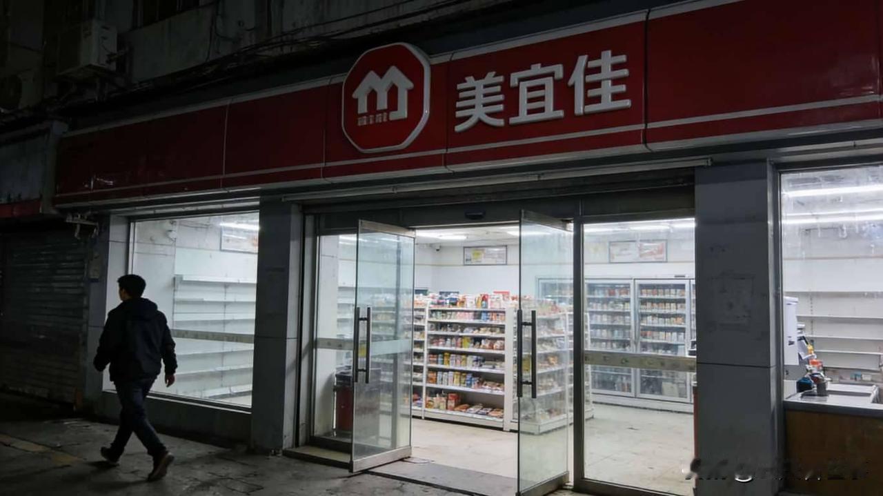 太解气！刚才还排长队，现在半个人影都没！半小时0顾客，老板坐店门口一脸懵！

网