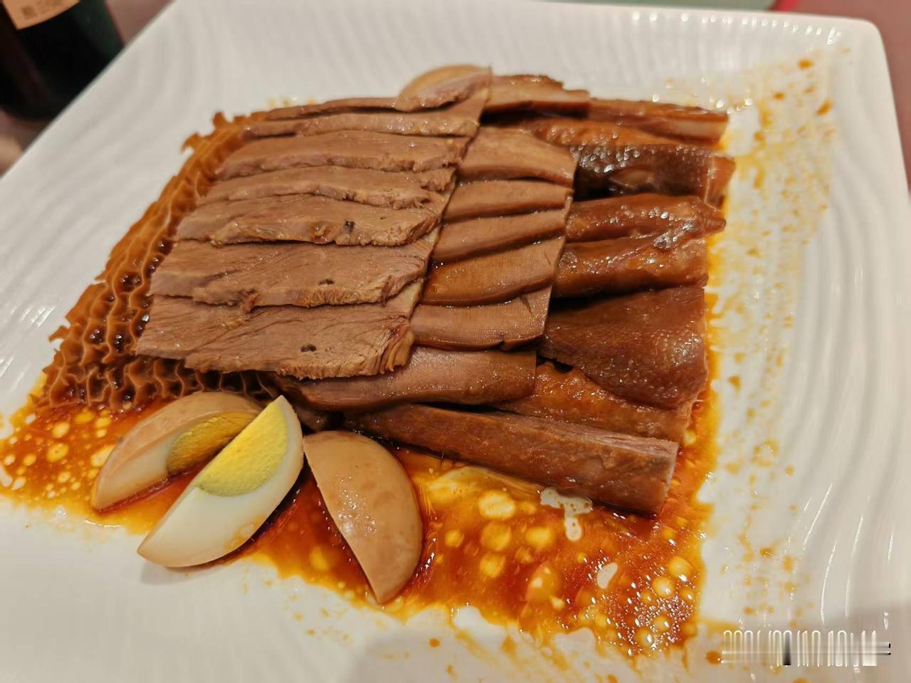 年终聚餐晚宴，总有一款适合你的味觉，总结报告的激情澎湃那是领导们的事，只关心今晚