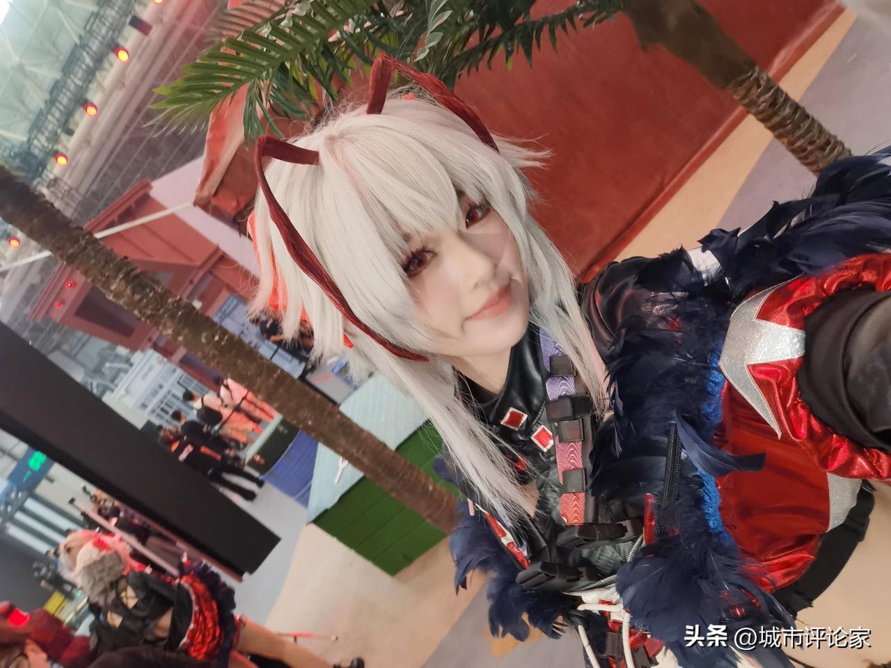 2026武汉斗鱼嘉年华现场。
当这位cosplay出现的时候，
现场一时间差点失