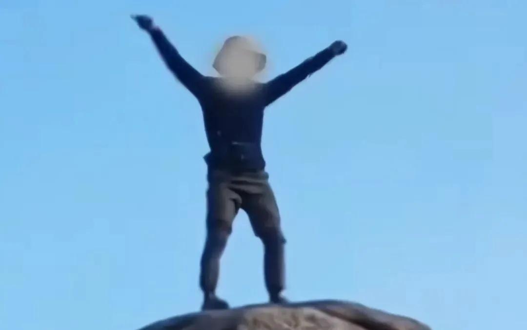 已确认遇难！70后网红博主遗体被无人机运下
【已确认遇难！70后网红博主遗体被无