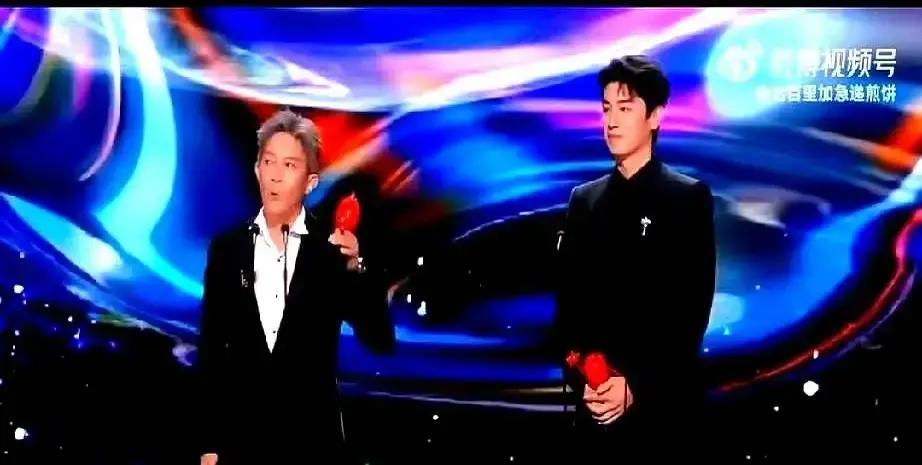 杨志刚是个狠人，直接把《唐朝诡事录》当成了“养老保险”。
 
这话初听像玩笑，细