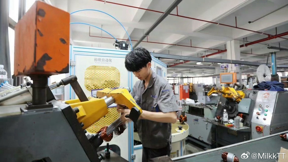 台州泵业30年从作坊逆袭成全球爆款科佩达泵业80机械手协同智造，太阳能水泵远销8