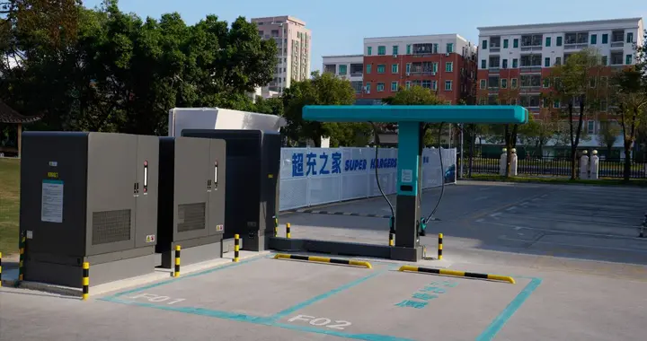 让电动车像燃油车一样补能，比亚迪掀起效率革命