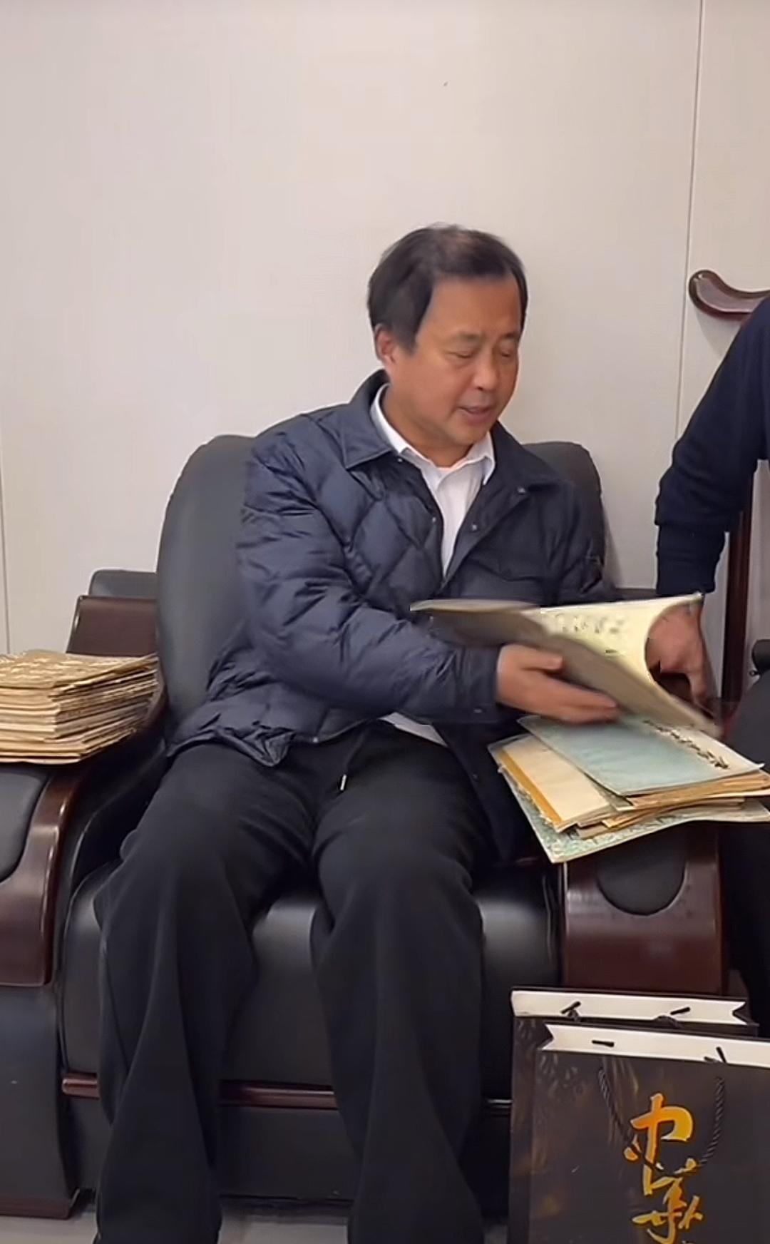 谁能想到，7年后沈巍再次来到西安，依然受到当地许多粉丝的欢迎，参观书院，到粉丝家