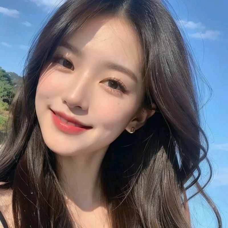 阳光明媚，少女微笑，自然美丽！🌞😊艳甜美少女 清纯女郎 美女动态美 好看洋气