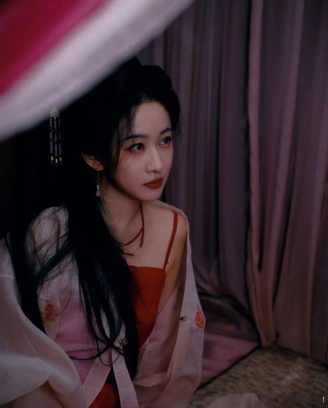 必须要夸夸刘美含演的吕蕺儿✨以前对她的印象大多是灵动可爱的角色，比如卿卿日常里的