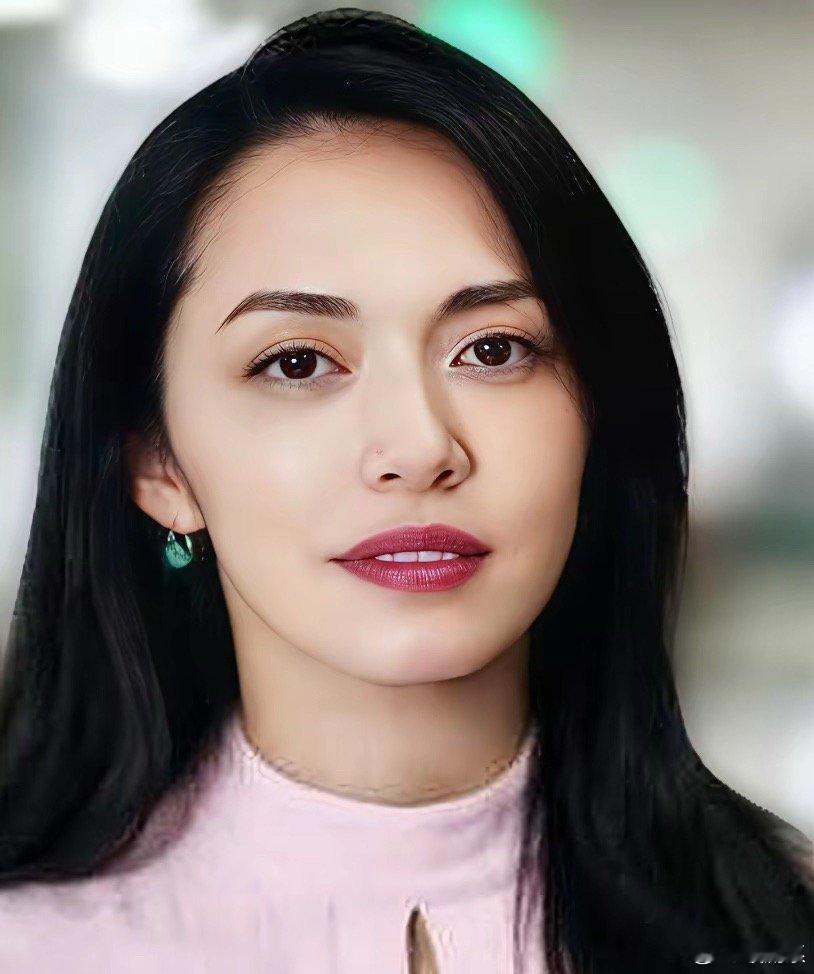 查了姚晨和前婆婆的关系，真的破防了。2021年她悼念90岁的婆婆丁浪，那句“不只