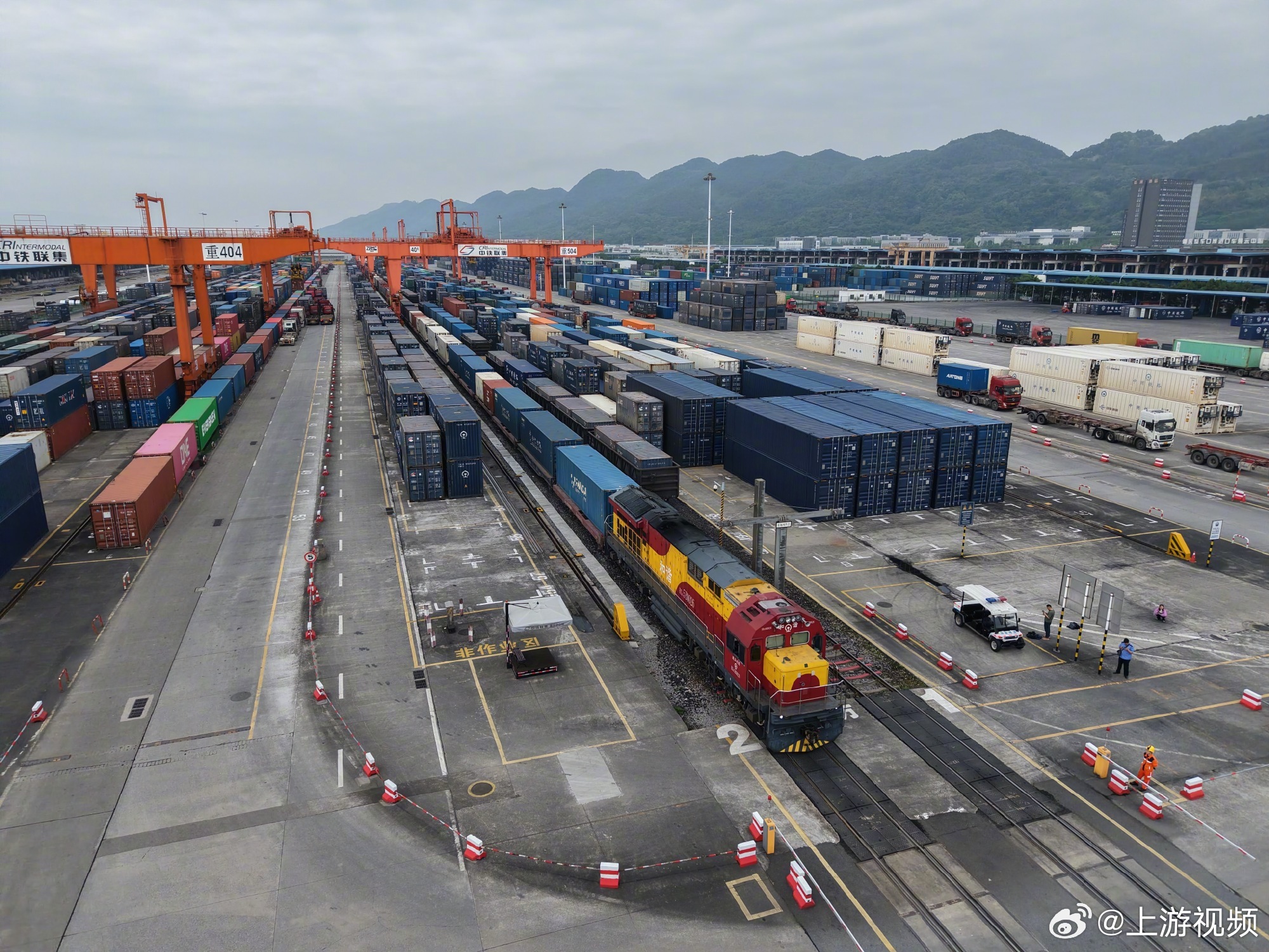 #今年前两个月重庆汽车出口88.9亿元#【“渝车出海”再加速 #重庆造新能源汽车