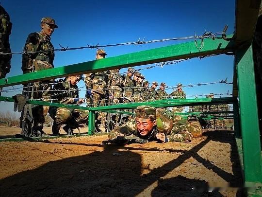 义务兵考军校（生长军官学员）是改变命运的“第二次高考”，竞争激烈（录取率约10%