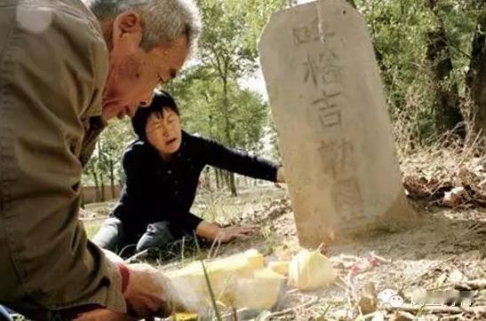 “微笑杀手”赵志红被抓后，主动交代：1996年4月9日发生的呼和浩特毛纺厂附近公