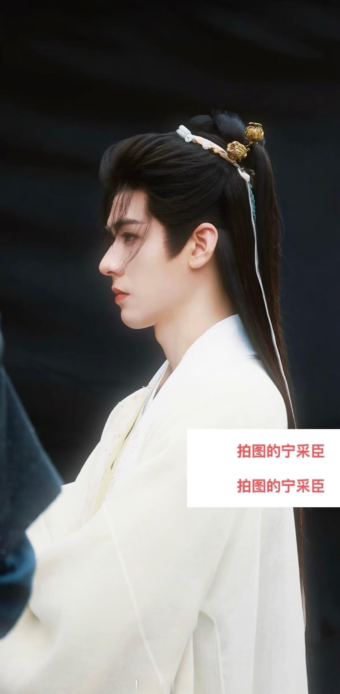 龚俊《豹隐南山》今日路透好伟大的一张脸，浓颜冲击力太强了龚俊玦美 ，期待闻玦，每