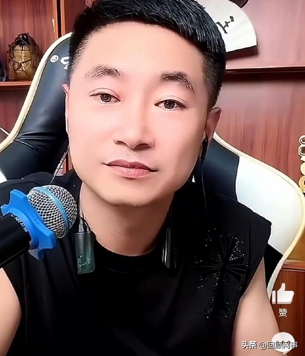 九天称赞T佑互联网段位至今无任何主播能及。

         九天夸赞T佑在互