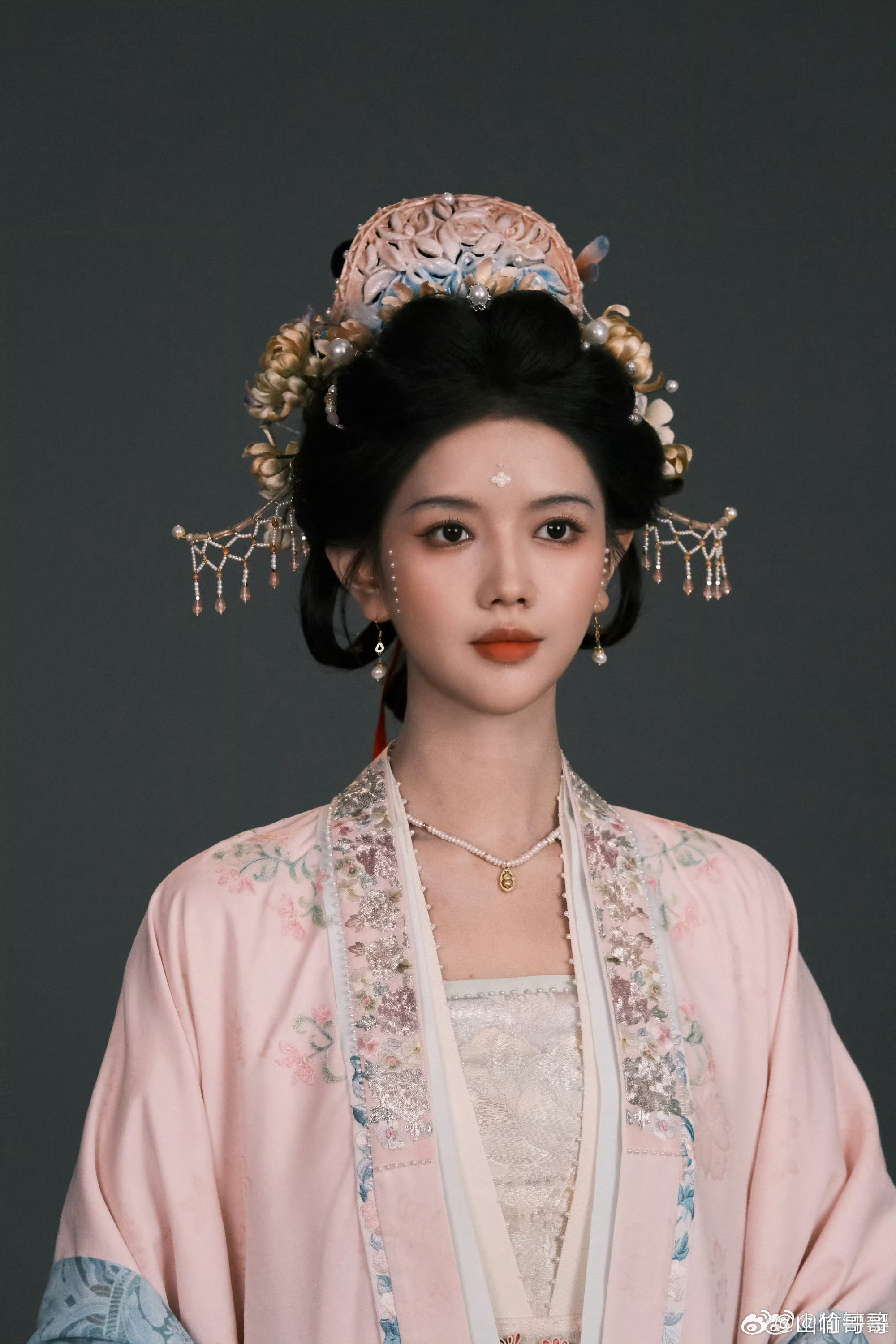 喻钟黎逐玉千字收官文从深宫公主到自由灵魂，用千字长文，把齐姝的成长脉络铺得清清楚