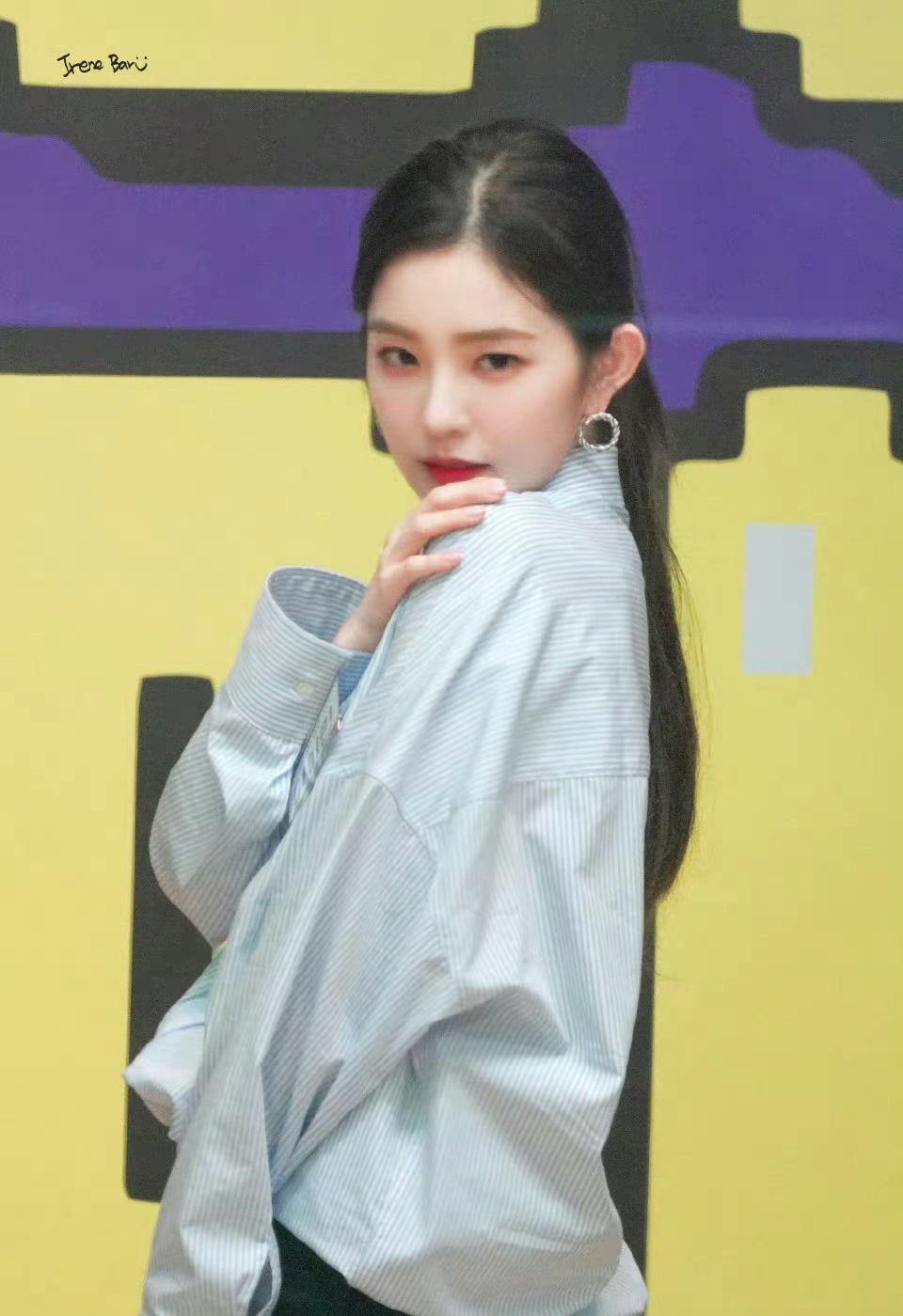 Irene超话裴珠泫 🍑四代神颜裴珠泫 

衬衫是女人最好的医美💖✨ ​​​