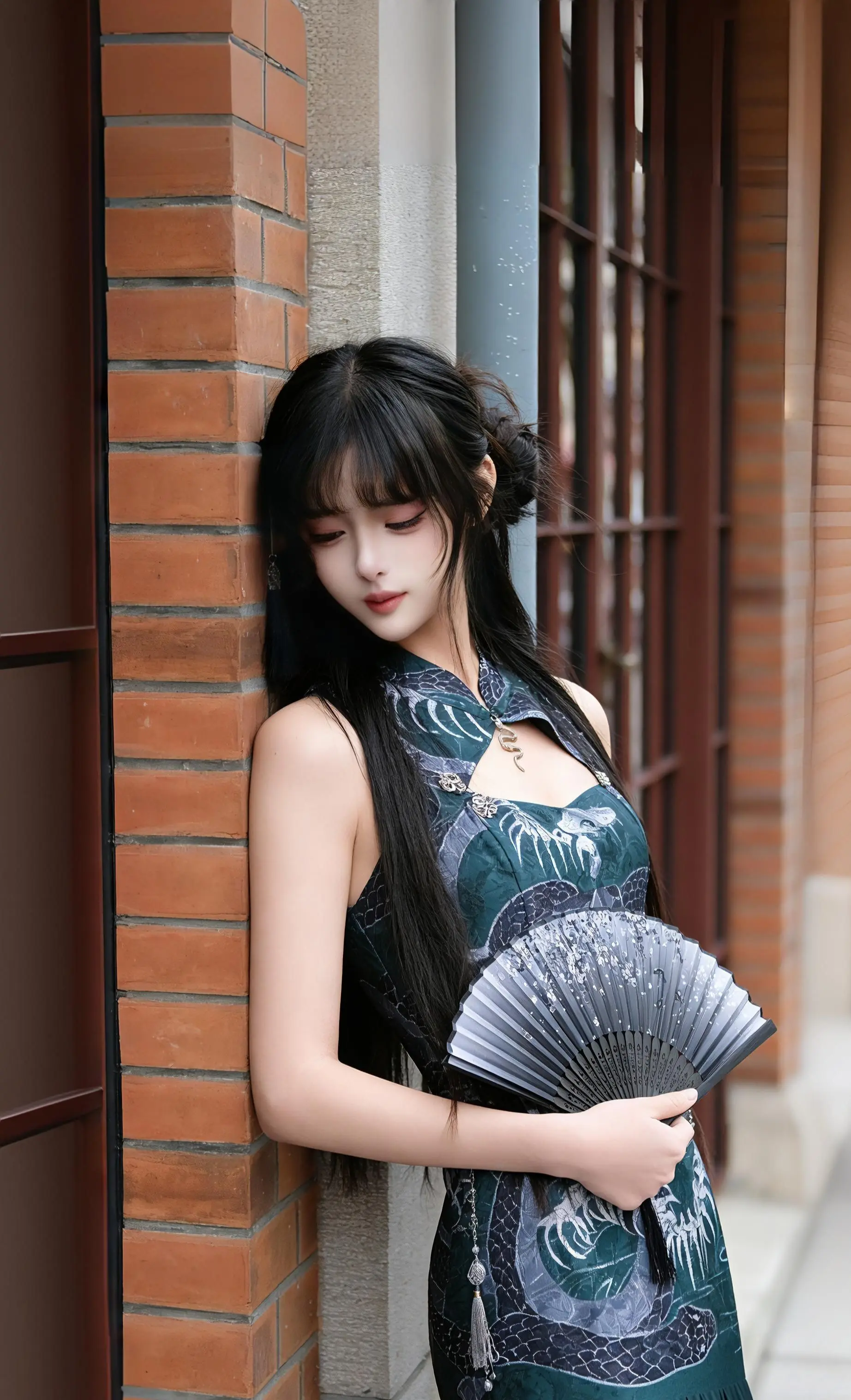 还得是旗袍。拍摄地地：上海建业里