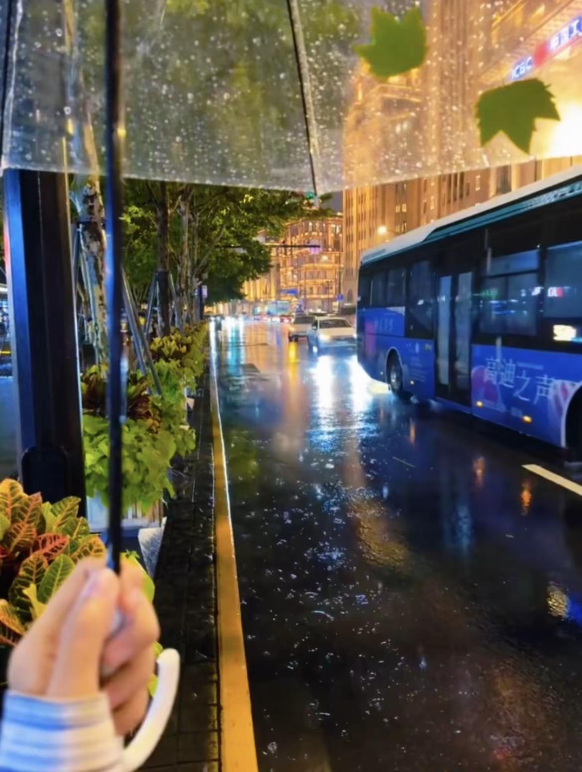 【曾经约定】下雨天文案 雨夜街头