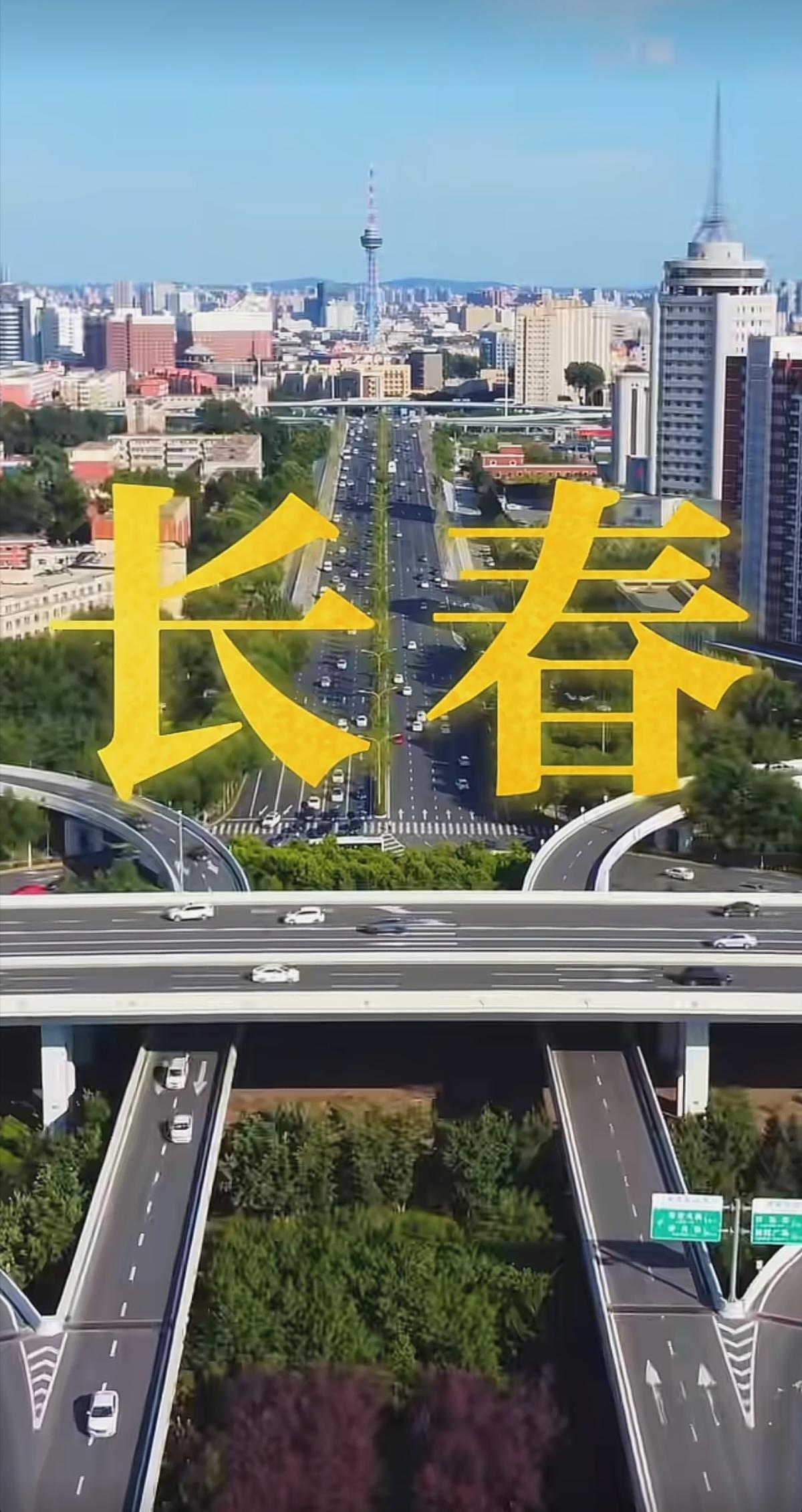 少年踏风，逐梦绿茵。
今天中午14:00，一起踢球吧！