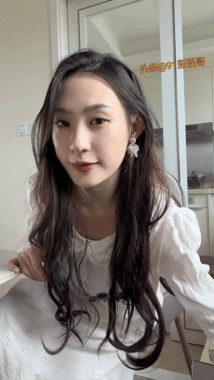 有兄弟问，女朋友不给看腿怎么办？
