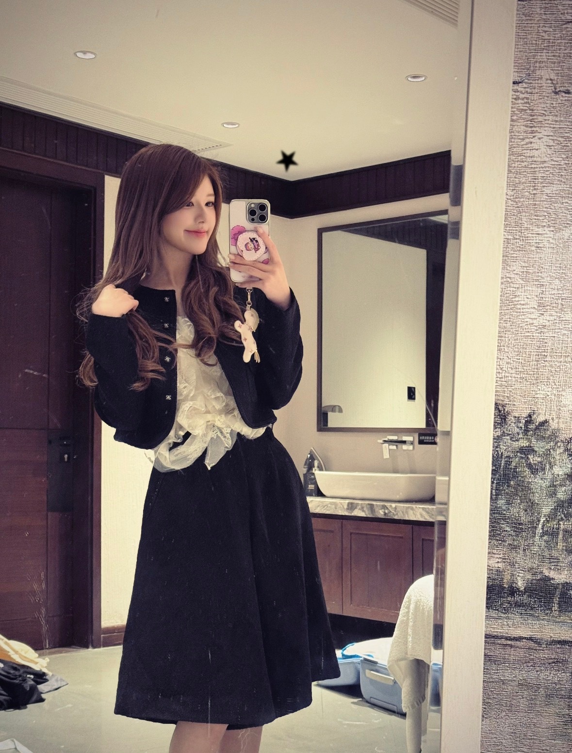 无聊出来发两张自拍 