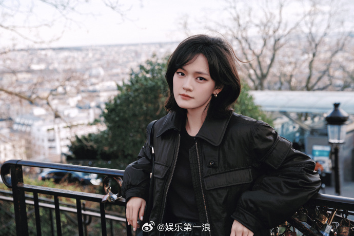 文淇 我毕业了 粉丝：文淇，你开学了吗？文淇：我毕业了 哈哈哈文淇去年就已经毕业