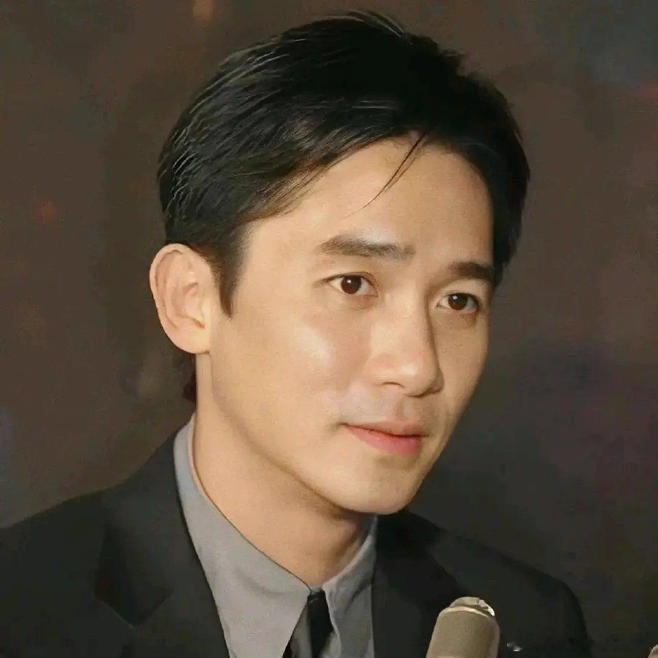 梁永棋和梁朝伟两个人长得是有相象的 ​​​