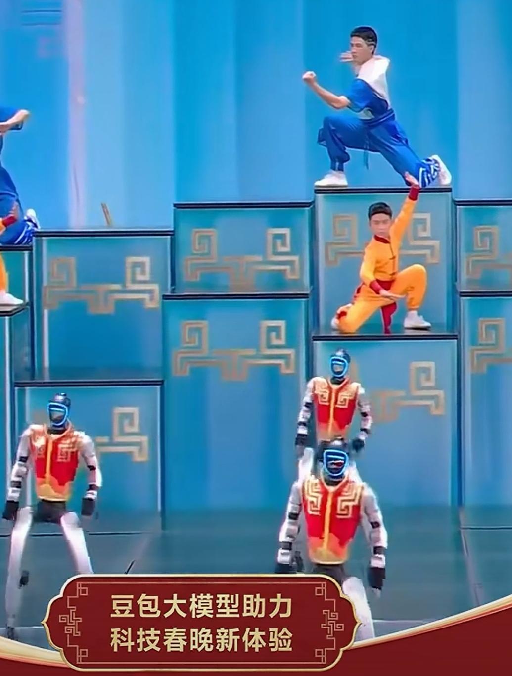 梦幻般的科技表演令人耳目一新，大开眼界，记得小时候看春晚，一家人坐在黑白电视机前