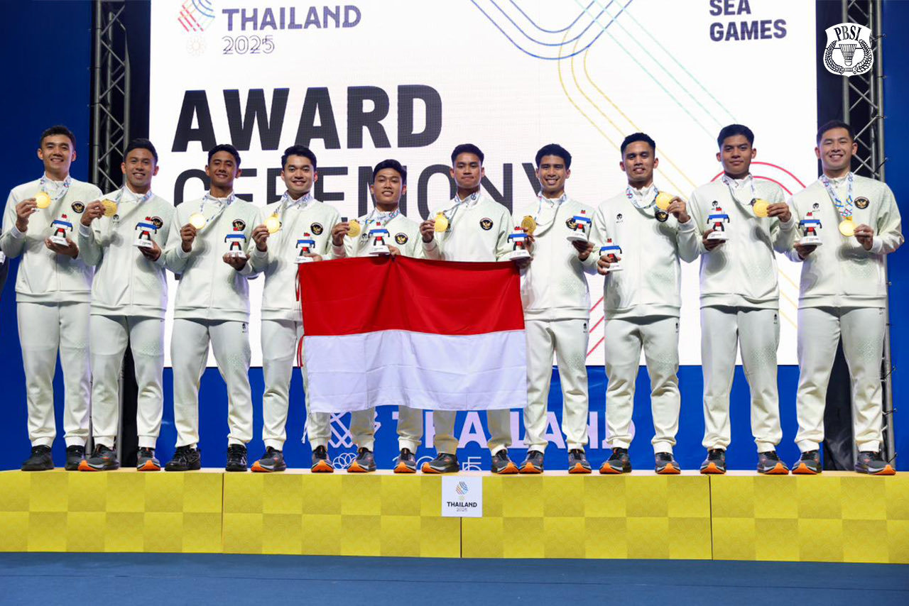 男团颁奖图📸PBSI 