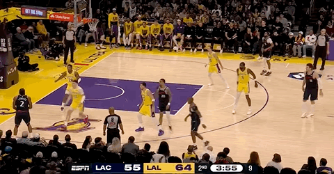 太横了....伦纳德单节19分了快船vs湖人